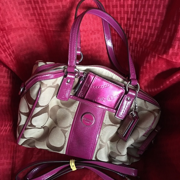 Coach Handbags - 👜COACH signature satchel